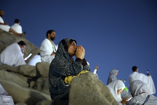 آوای دعای امام حسین (ع) در دل عرفات؛ شب بی‌نهایت نیاز