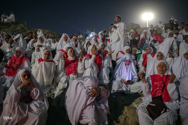 آوای دعای امام حسین (ع) در دل عرفات؛ شب بی‌نهایت نیاز