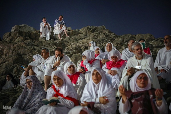 آوای دعای امام حسین (ع) در دل عرفات؛ شب بی‌نهایت نیاز