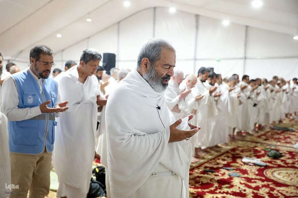 آوای دعای امام حسین (ع) در دل عرفات؛ شب بی‌نهایت نیاز