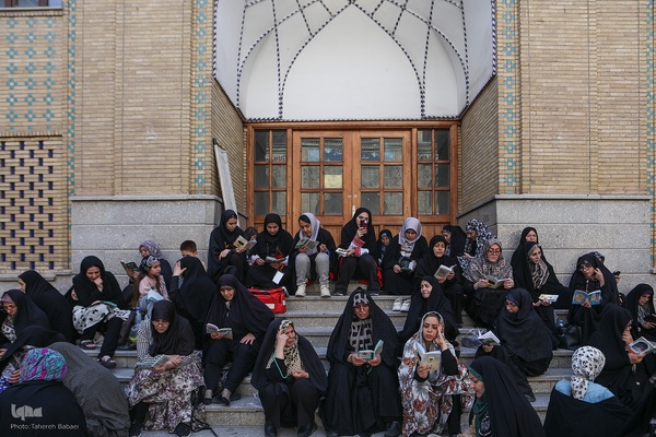 اجتماع پرشور دلدادگان حسینی در حرم عبدالعظیم (ع)؛ طنین دعای عرفه در قبله تهران