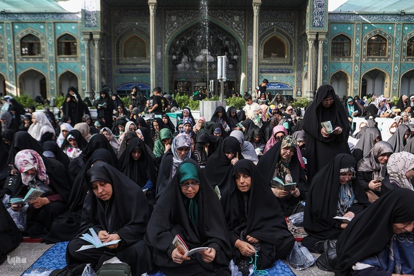 اجتماع پرشور دلدادگان حسینی در حرم عبدالعظیم (ع)؛ طنین دعای عرفه در قبله تهران