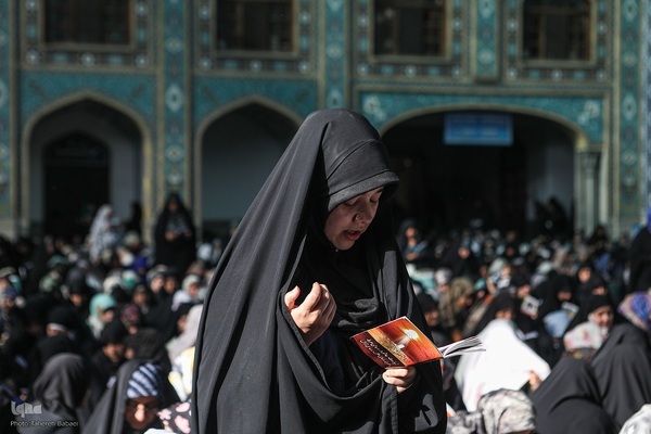 اجتماع پرشور دلدادگان حسینی در حرم عبدالعظیم (ع)؛ طنین دعای عرفه در قبله تهران