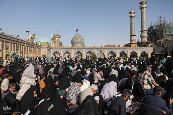 اجتماع پرشور دلدادگان حسینی در حرم عبدالعظیم (ع)؛ طنین دعای عرفه در قبله تهران