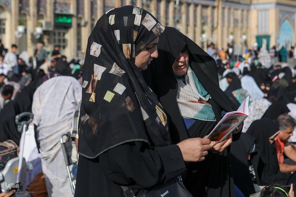 اجتماع پرشور دلدادگان حسینی در حرم عبدالعظیم (ع)؛ طنین دعای عرفه در قبله تهران