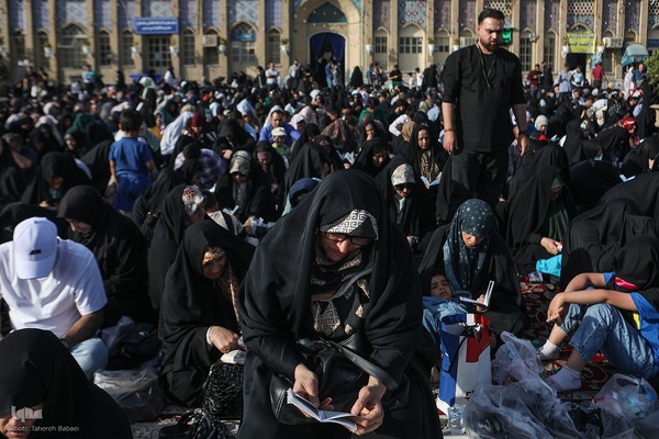 اجتماع پرشور دلدادگان حسینی در حرم عبدالعظیم (ع)؛ طنین دعای عرفه در قبله تهران