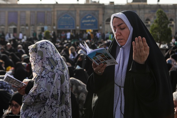 اجتماع پرشور دلدادگان حسینی در حرم عبدالعظیم (ع)؛ طنین دعای عرفه در قبله تهران