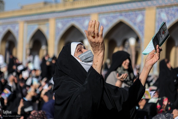 اجتماع پرشور دلدادگان حسینی در حرم عبدالعظیم (ع)؛ طنین دعای عرفه در قبله تهران