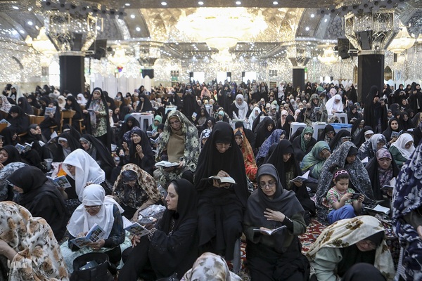 اجتماع پرشور دلدادگان حسینی در حرم عبدالعظیم (ع)؛ طنین دعای عرفه در قبله تهران