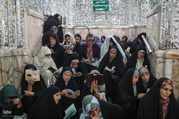 اجتماع پرشور دلدادگان حسینی در حرم عبدالعظیم (ع)؛ طنین دعای عرفه در قبله تهران