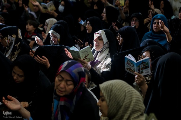 اجتماع پرشور دلدادگان حسینی در حرم عبدالعظیم (ع)؛ طنین دعای عرفه در قبله تهران