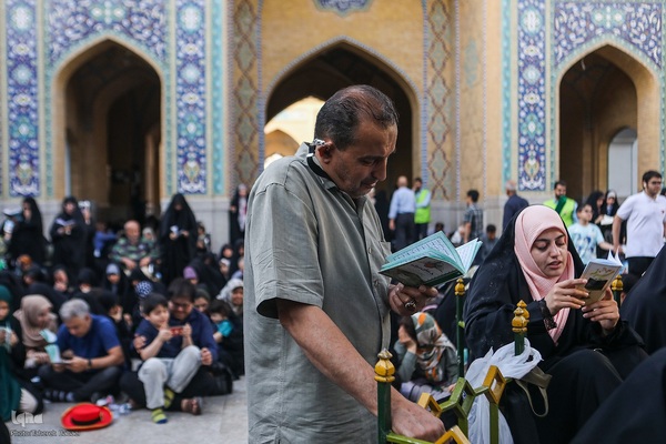 اجتماع پرشور دلدادگان حسینی در حرم عبدالعظیم (ع)؛ طنین دعای عرفه در قبله تهران