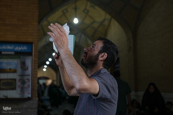 اجتماع پرشور دلدادگان حسینی در حرم عبدالعظیم (ع)؛ طنین دعای عرفه در قبله تهران