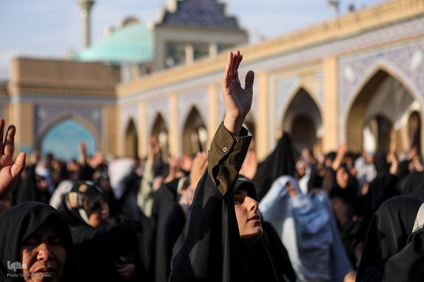 اجتماع پرشور دلدادگان حسینی در حرم عبدالعظیم (ع)؛ طنین دعای عرفه در قبله تهران