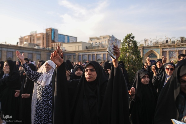 اجتماع پرشور دلدادگان حسینی در حرم عبدالعظیم (ع)؛ طنین دعای عرفه در قبله تهران