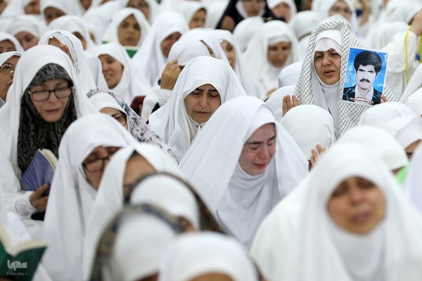 دعای عرفه زائران ایرانی در صحرای عرفات