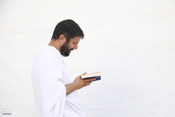 دعای عرفه زائران ایرانی در صحرای عرفات