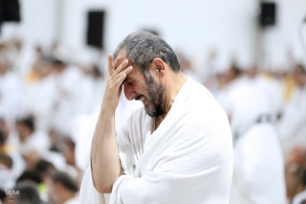 دعای عرفه زائران ایرانی در صحرای عرفات