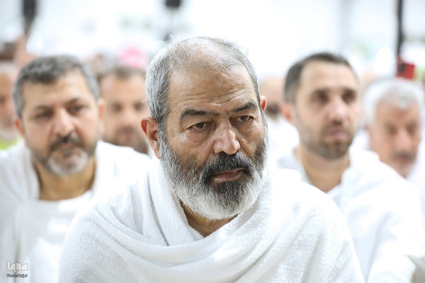 دعای عرفه زائران ایرانی در صحرای عرفات