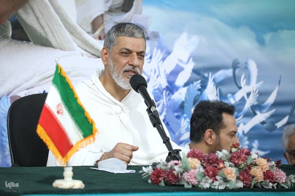 دعای عرفه زائران ایرانی در صحرای عرفات