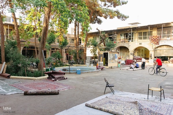 هنر مرمت فرش در قلب بازار اصفهان