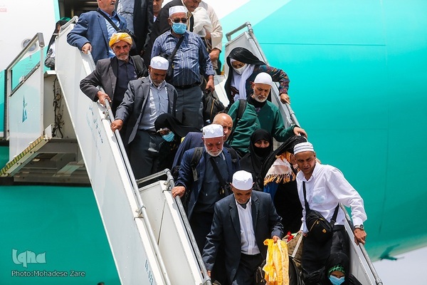 آغاز بازگشت حجاج از سرزمین وحی در مشهد