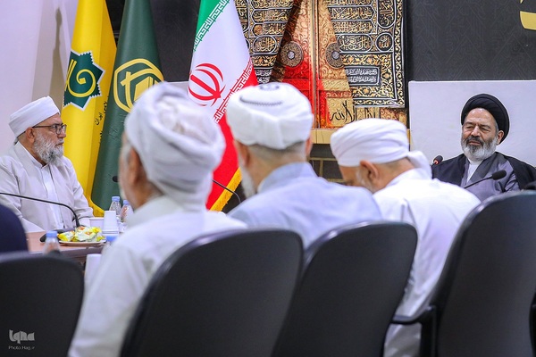 دیدار اعضای شورای افتاء اهل سنت با نماینده ولی‌فقیه در امور حج و زیارت