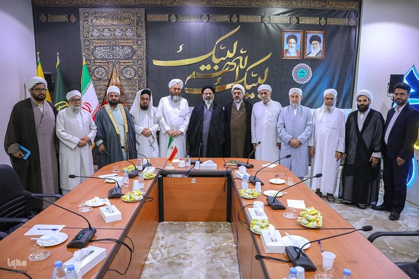 دیدار اعضای شورای افتاء اهل سنت با نماینده ولی‌فقیه در امور حج و زیارت