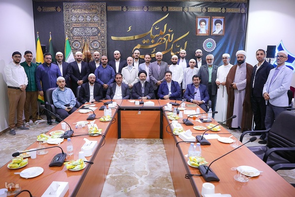 دیدار اعضای کاروان قرآنی نور با نماینده ولی‌فقیه در امور حج و زیارت