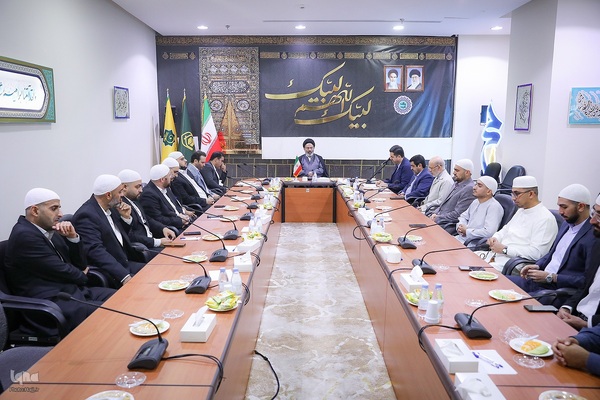 دیدار اعضای کاروان قرآنی نور با نماینده ولی‌فقیه در امور حج و زیارت