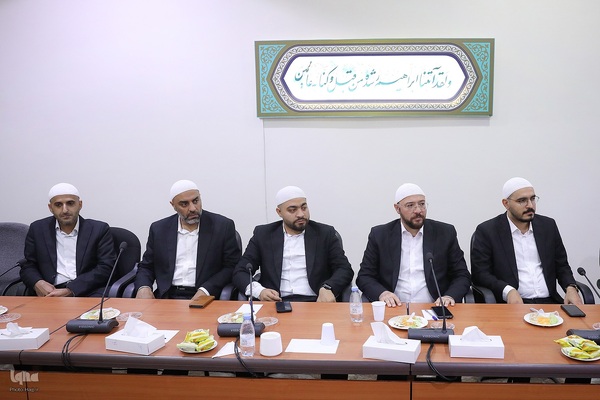 دیدار اعضای کاروان قرآنی نور با نماینده ولی‌فقیه در امور حج و زیارت