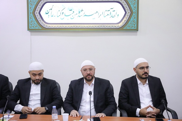 دیدار اعضای کاروان قرآنی نور با نماینده ولی‌فقیه در امور حج و زیارت