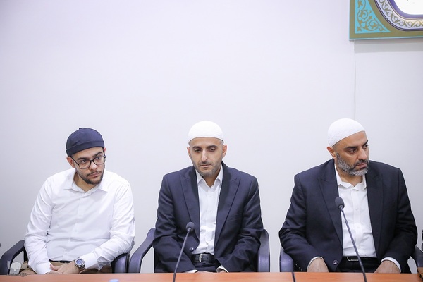 دیدار اعضای کاروان قرآنی نور با نماینده ولی‌فقیه در امور حج و زیارت