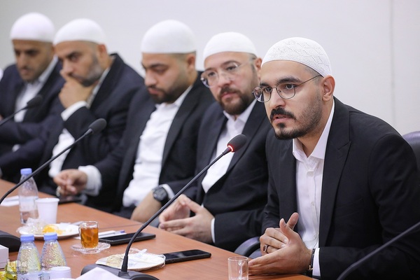 دیدار اعضای کاروان قرآنی نور با نماینده ولی‌فقیه در امور حج و زیارت