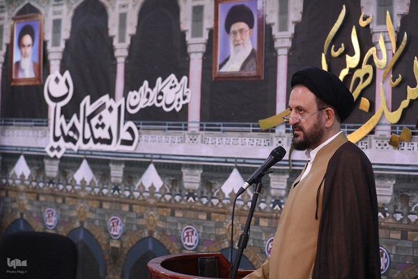 نشست کاروان دانشگاهیان با نماینده ولی فقیه در امور حج و زیارت