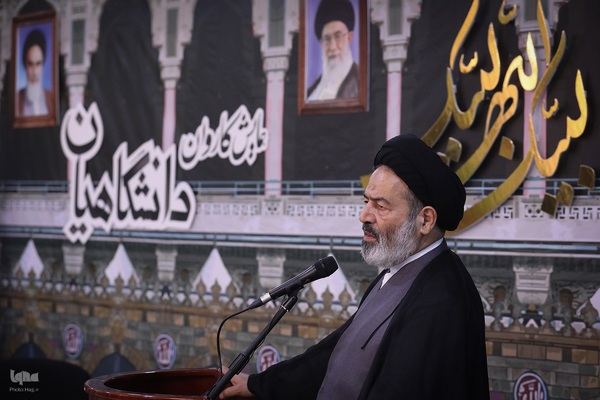 نشست کاروان دانشگاهیان با نماینده ولی فقیه در امور حج و زیارت