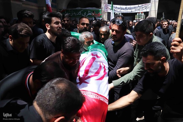 تشییع پیکر دو شهید قرآن آموز در تبریز