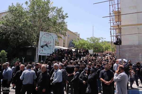 تشییع پیکر دو شهید قرآن آموز در تبریز