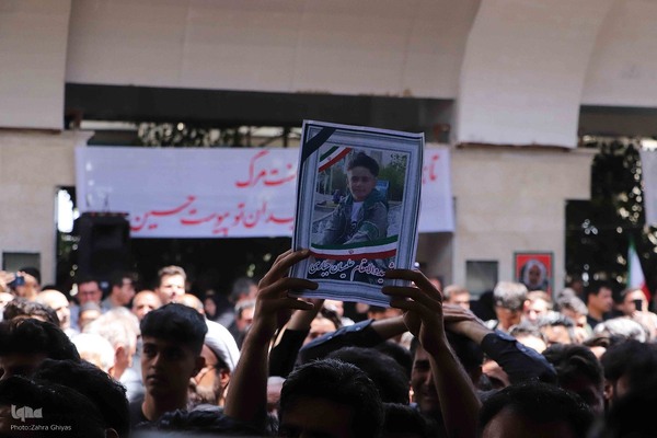 تشییع پیکر دو شهید قرآن آموز در تبریز