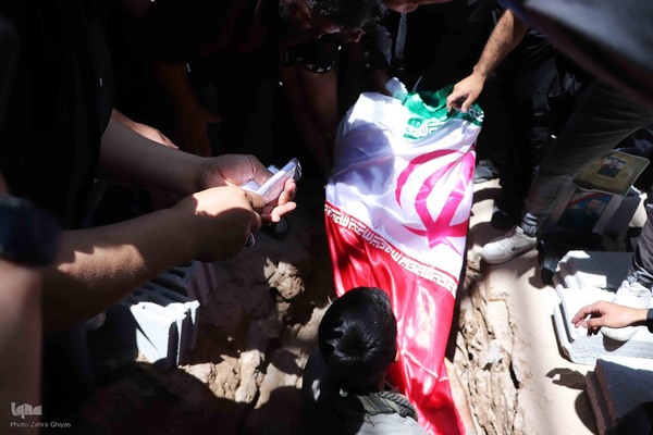 تشییع پیکر دو شهید قرآن آموز در تبریز