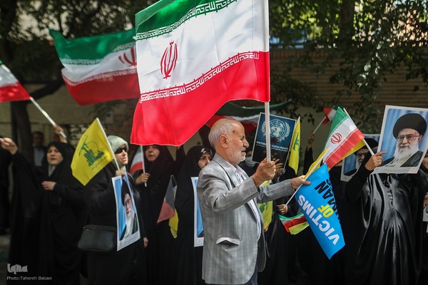 تجمع اعتراضی خانواده شهدا و ایثارگران در محکومیت حملات رژیم صهیونیستی و آمریکا