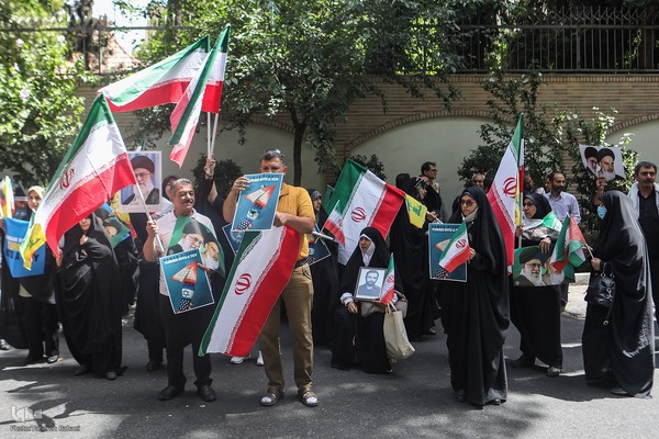 تجمع اعتراضی خانواده شهدا و ایثارگران در محکومیت حملات رژیم صهیونیستی و آمریکا