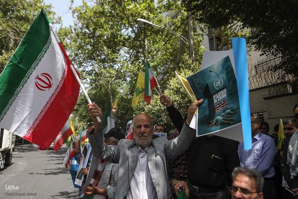 تجمع اعتراضی خانواده شهدا و ایثارگران در محکومیت حملات رژیم صهیونیستی و آمریکا