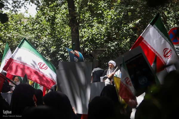 تجمع اعتراضی خانواده شهدا و ایثارگران در محکومیت حملات رژیم صهیونیستی و آمریکا