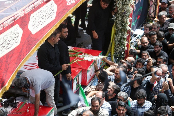 تشییع پیکر ۶۰ شهید اقتدار در تهران