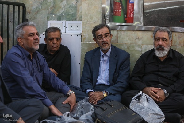 تشییع و خاکسپاری پیکر شهید طهرانچی و همسرش در صحن حرم حضرت عبدالعظیم (ع)