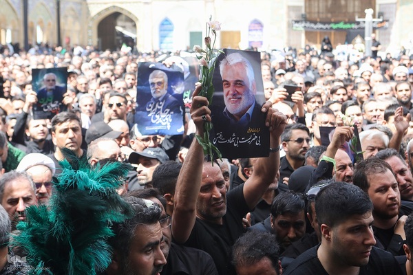 تشییع و خاکسپاری پیکر شهید طهرانچی و همسرش در صحن حرم حضرت عبدالعظیم (ع)