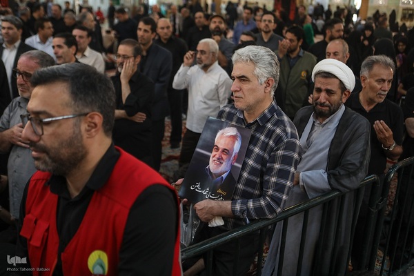 تشییع و خاکسپاری پیکر شهید طهرانچی و همسرش در صحن حرم حضرت عبدالعظیم (ع)