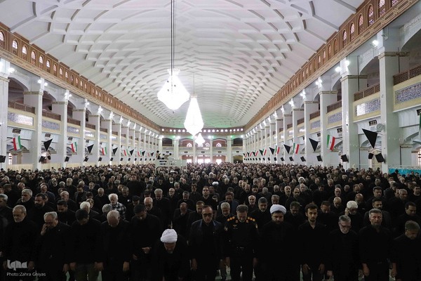 حضور رییس جمهور دکتر پزشکیان در نماز ظهر عاشورا در تبریز