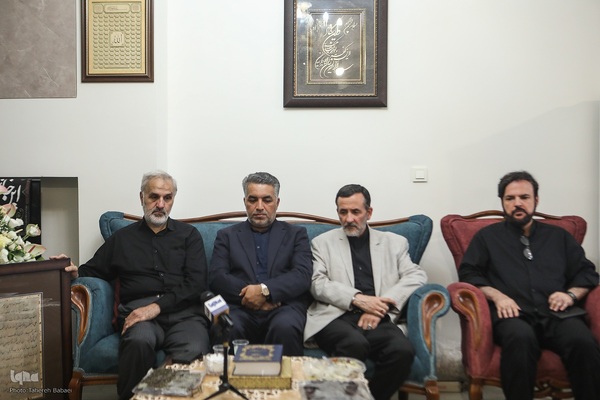 حضور جامعه قرآنی در منزل شهید احسان ذاکری